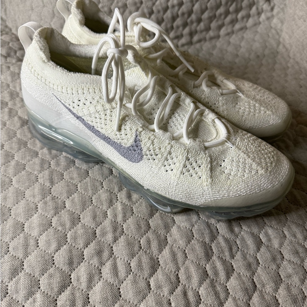 Nike White and Grey vapormax